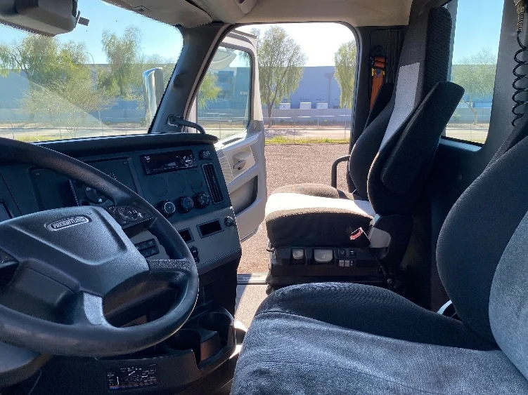 2021 Freightliner Cascadia in Phoenix, AZ — photo 10