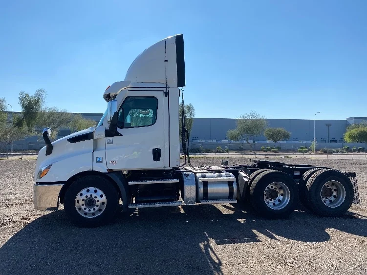 2021 Freightliner Cascadia in Phoenix, AZ — photo 4