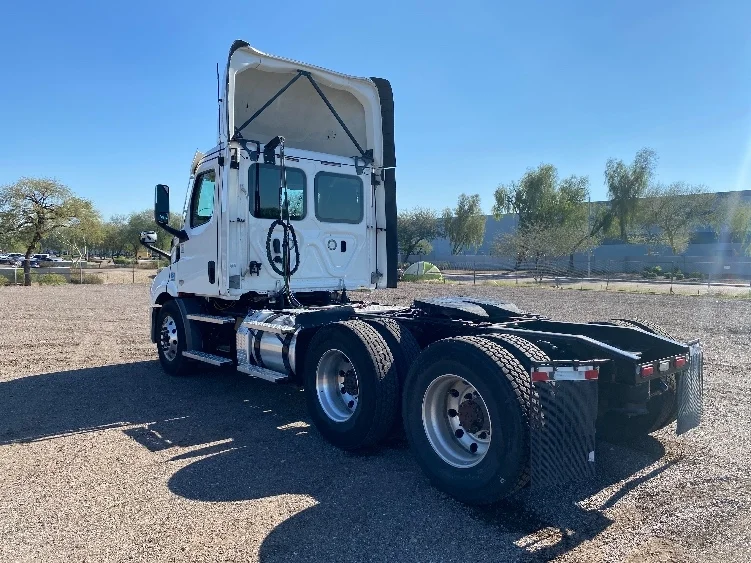 2021 Freightliner Cascadia in Phoenix, AZ — photo 5