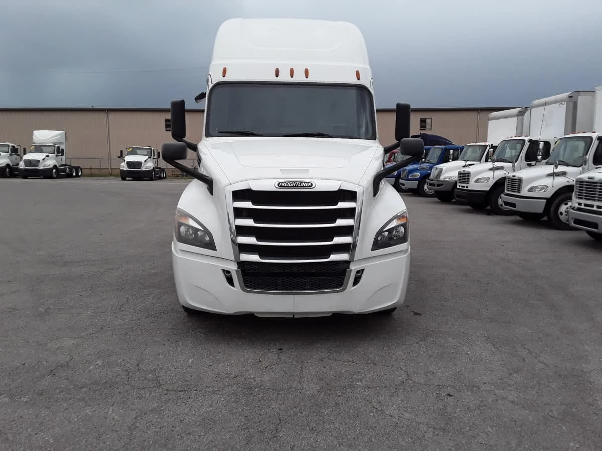 2020 Freightliner Cascadia in La Vergne, TN — photo 2