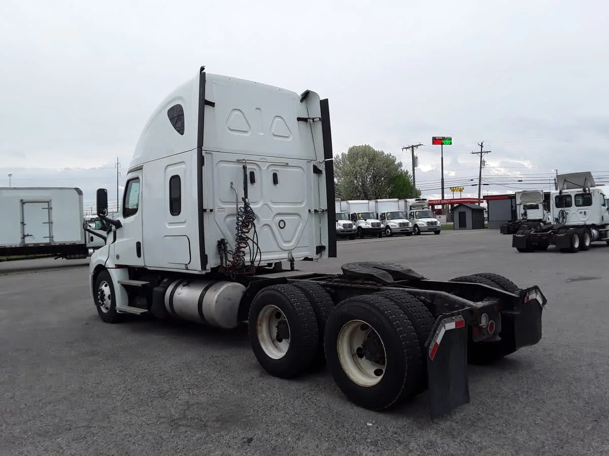 2020 Freightliner Cascadia in La Vergne, TN — photo 6