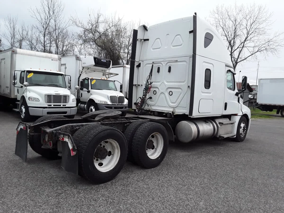 2020 Freightliner Cascadia in La Vergne, TN — photo 4
