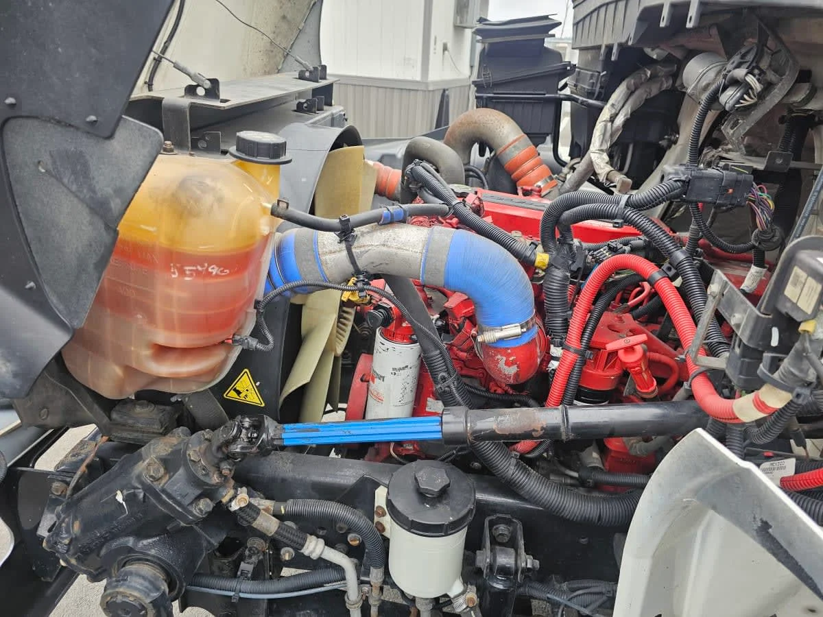 2015 International 4300 - image 10