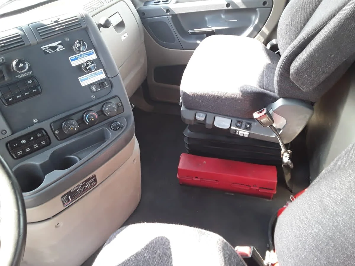 2020 Freightliner Cascadia - image 7