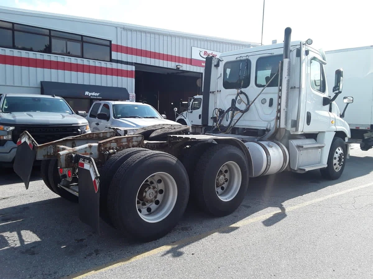 2020 Freightliner Cascadia - image 4
