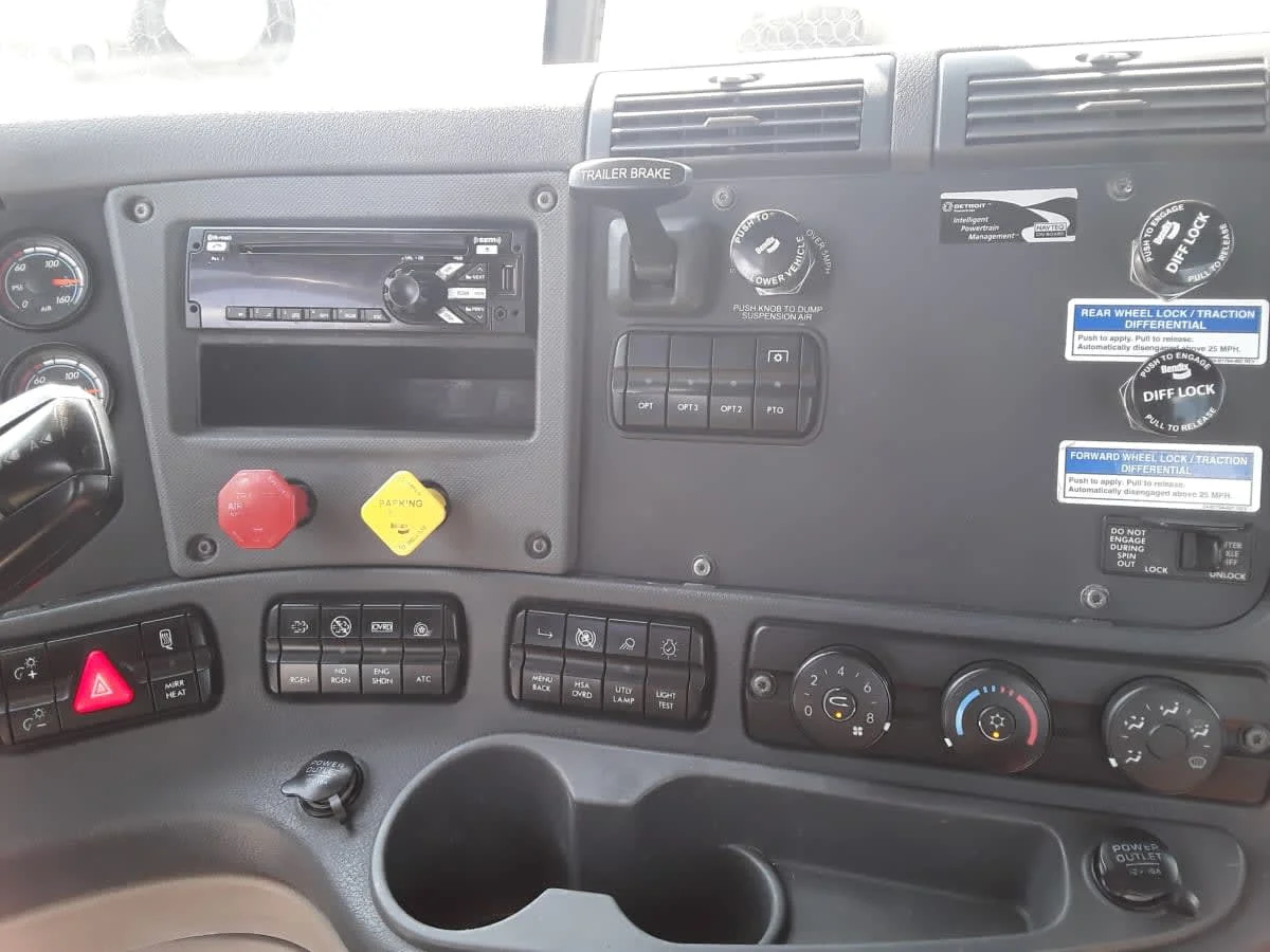 2020 Freightliner Cascadia - image 9