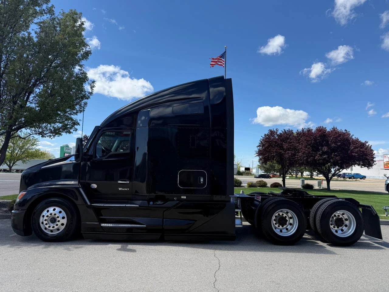 2023 Kenworth T680 in Nampa, ID — photo 2