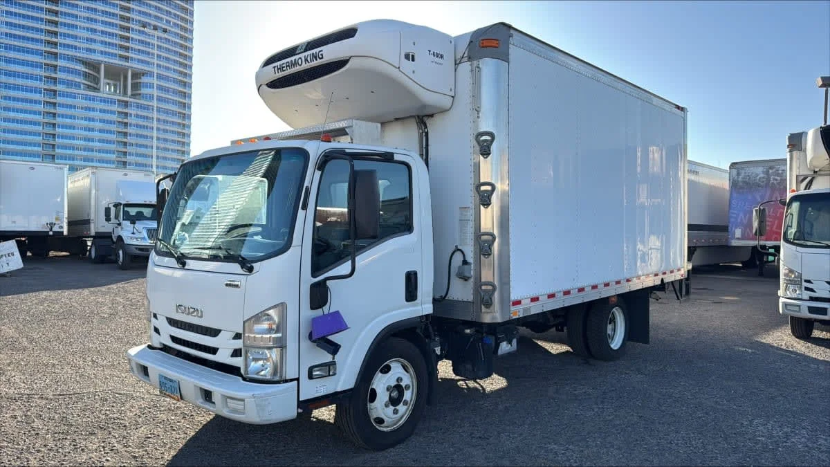 2018 Isuzu NQR - image 3