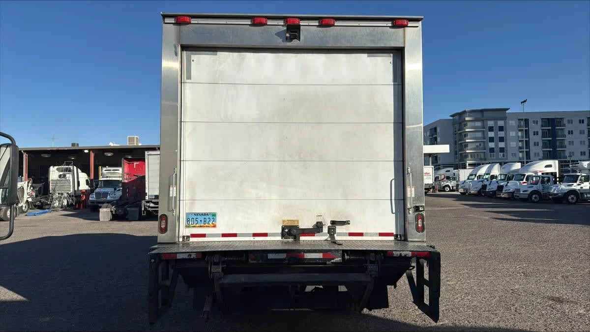 2018 Isuzu NQR - image 5