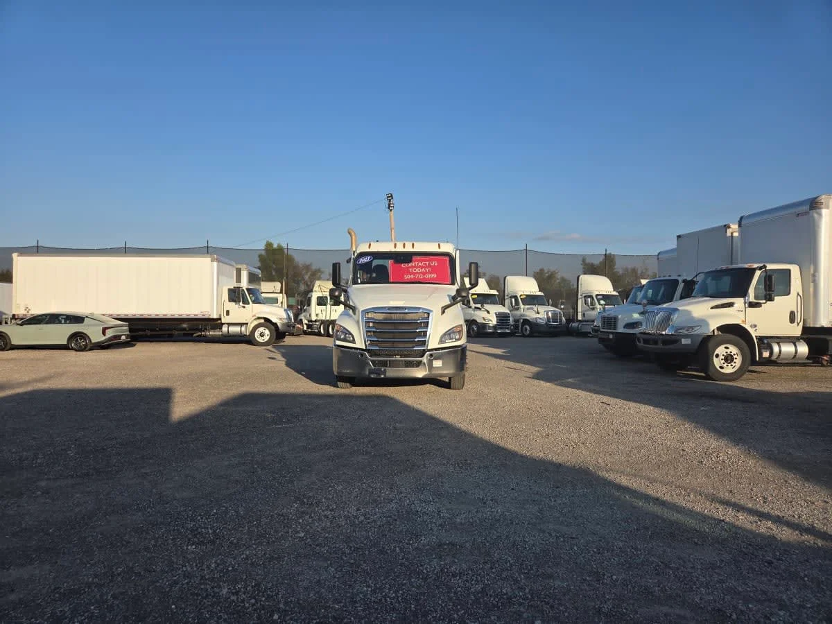 2021 Freightliner Cascadia - image 2