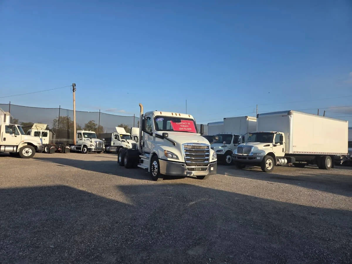 2021 Freightliner Cascadia - image 3