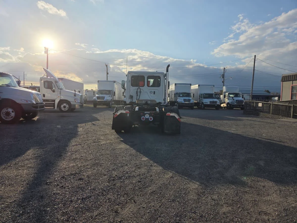 2021 Freightliner Cascadia - image 5