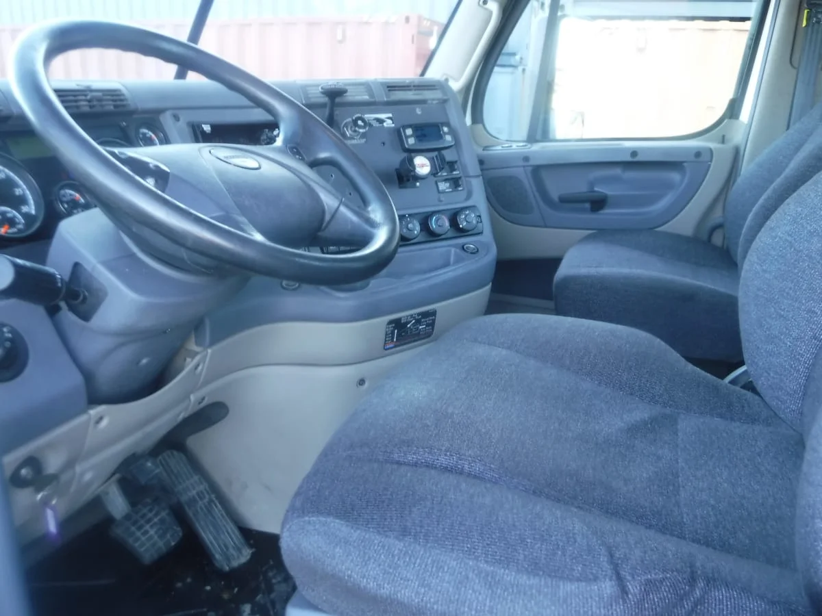 2018 Freightliner Cascadia - image 10