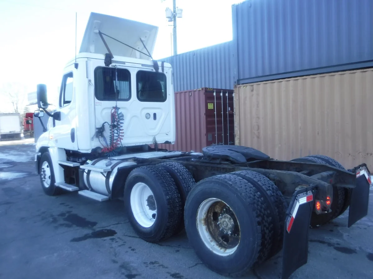 2018 Freightliner Cascadia - image 7