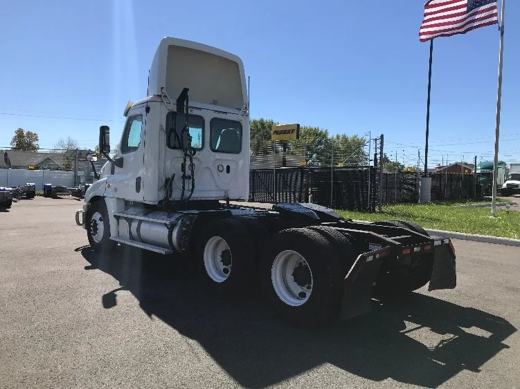 2018 Freightliner Cascadia - image 5