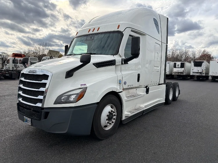 2022 Freightliner Cascadia in Chicopee, MA — photo 3