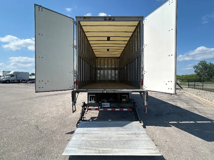 2022 Freightliner eM2 in Clarksville, IN — photo 9