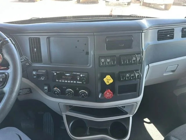 2023 Peterbilt 579 — photo 13