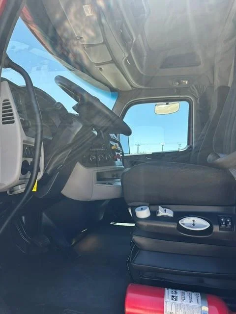 2023 Peterbilt 579 — photo 18
