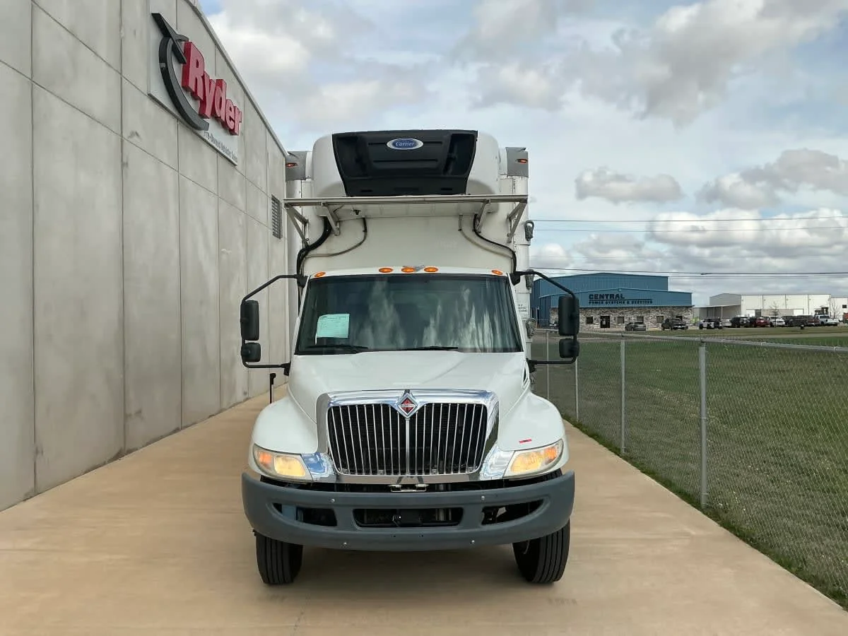 2019 International MV - image 2