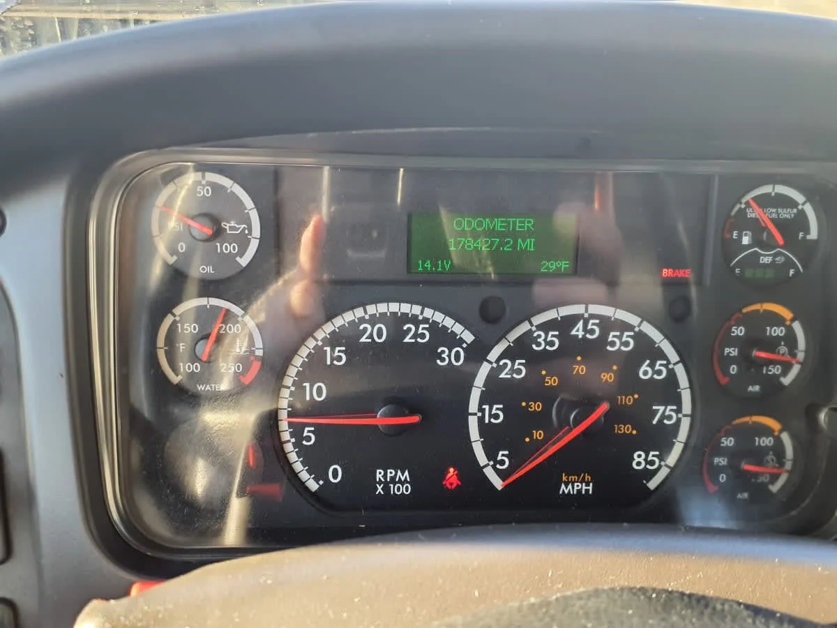 2018 Freightliner M2 106 - image 10