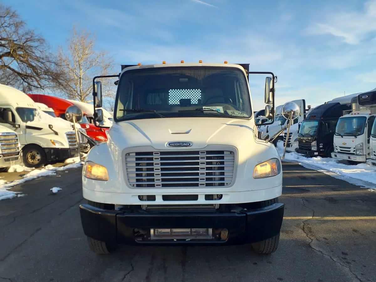 2018 Freightliner M2 106 - image 2