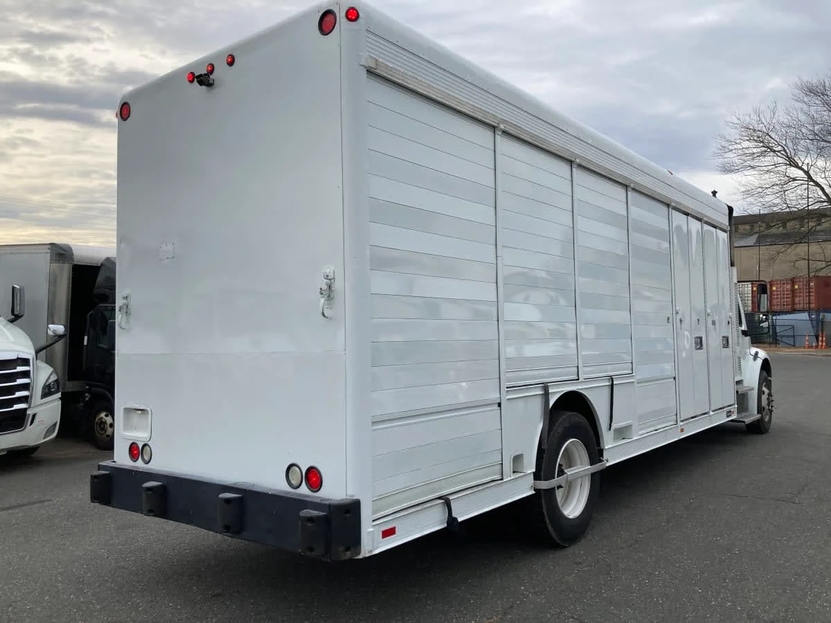 2014 Freightliner M2 106 - image 4