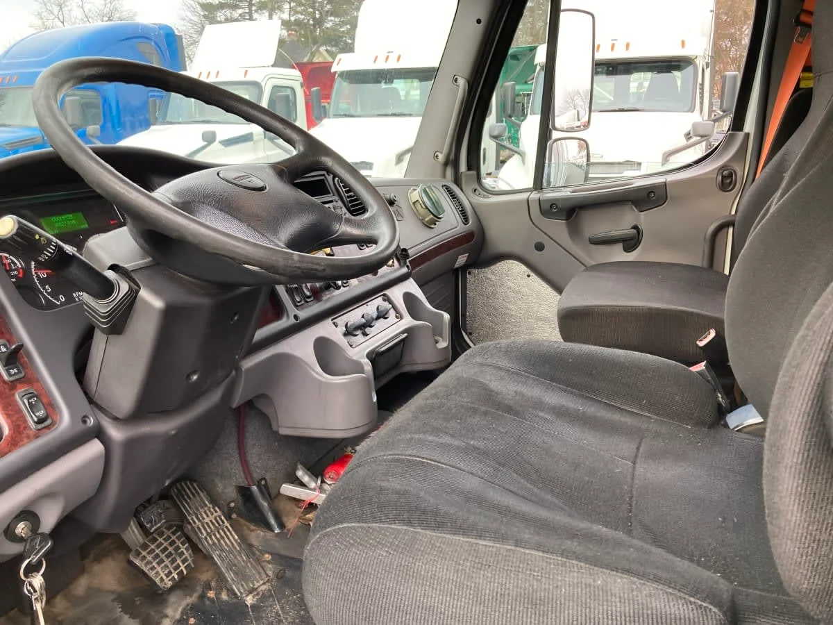 2014 Freightliner M2 106 - image 13