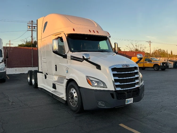 2022 Freightliner Cascadia in Torrance, CA
