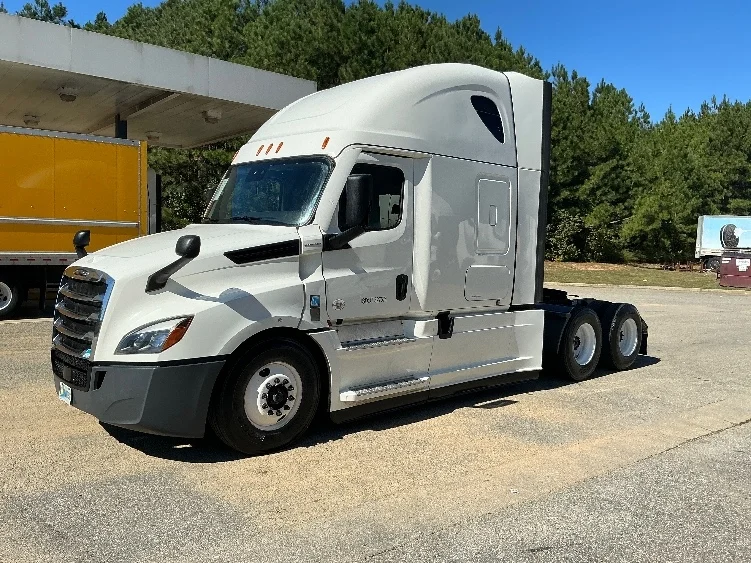 2021 Freightliner Cascadia in Chester, VA — photo 3