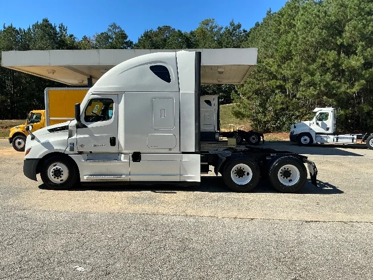 2021 Freightliner Cascadia in Chester, VA — photo 4
