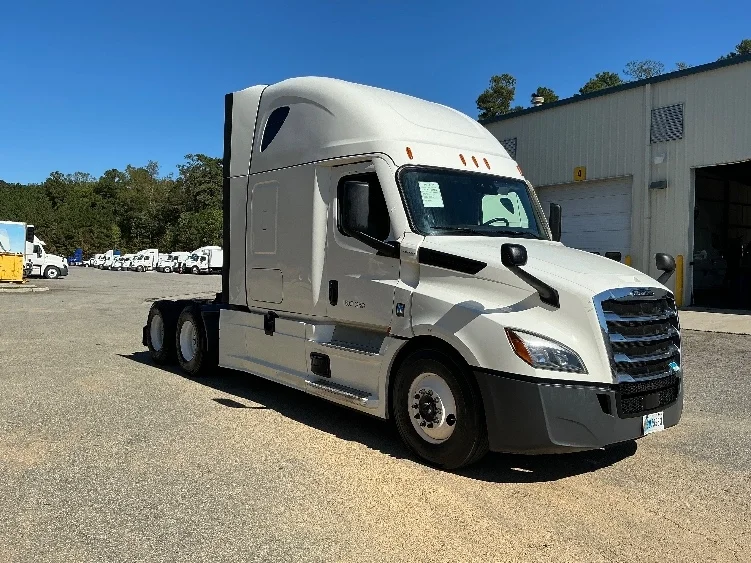 2021 Freightliner Cascadia in Chester, VA