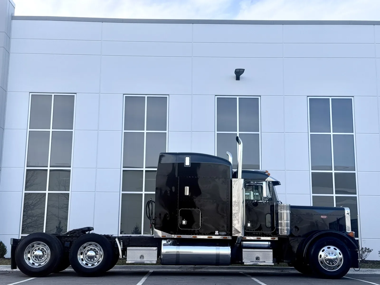 2002 Peterbilt 379 in New Lenox, IL — photo 3