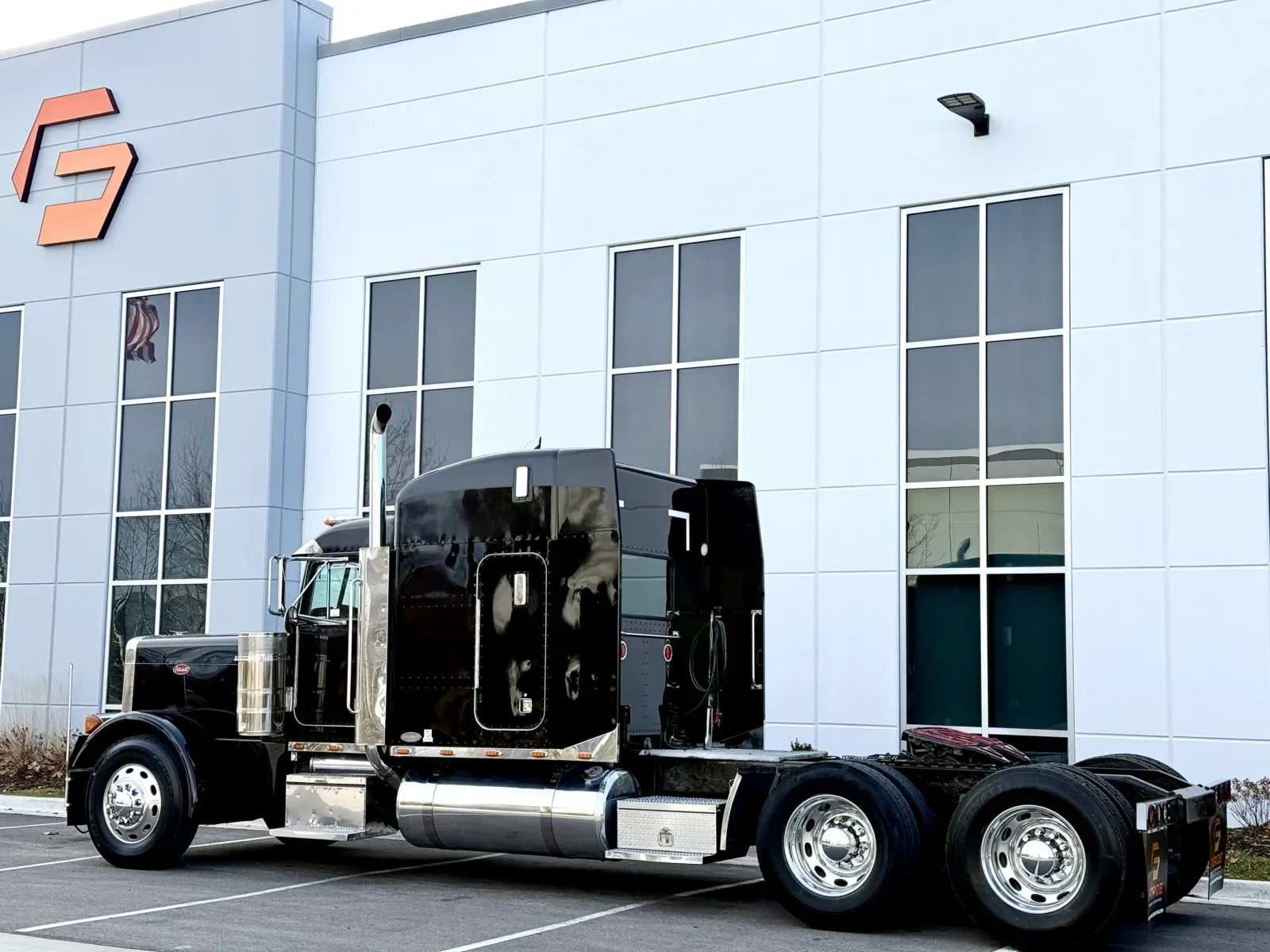 2002 Peterbilt 379 in New Lenox, IL — photo 6