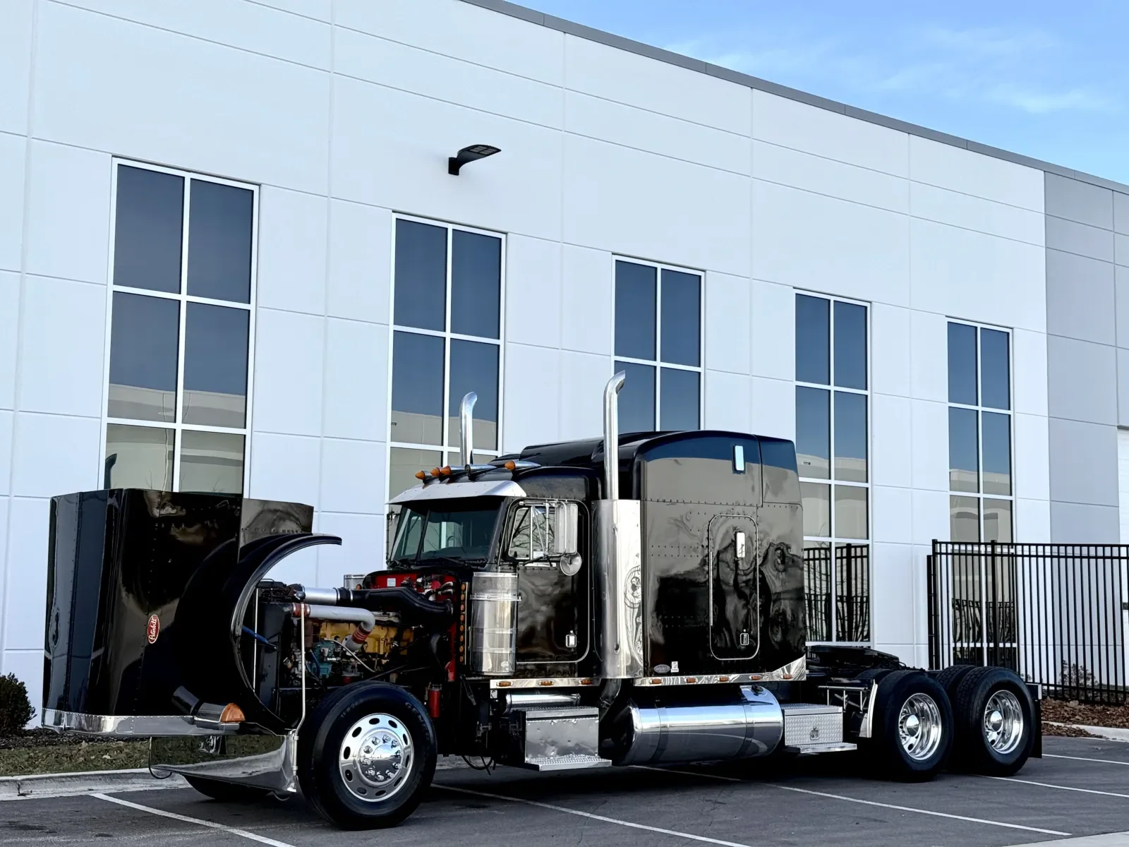 2002 Peterbilt 379 in New Lenox, IL — photo 10