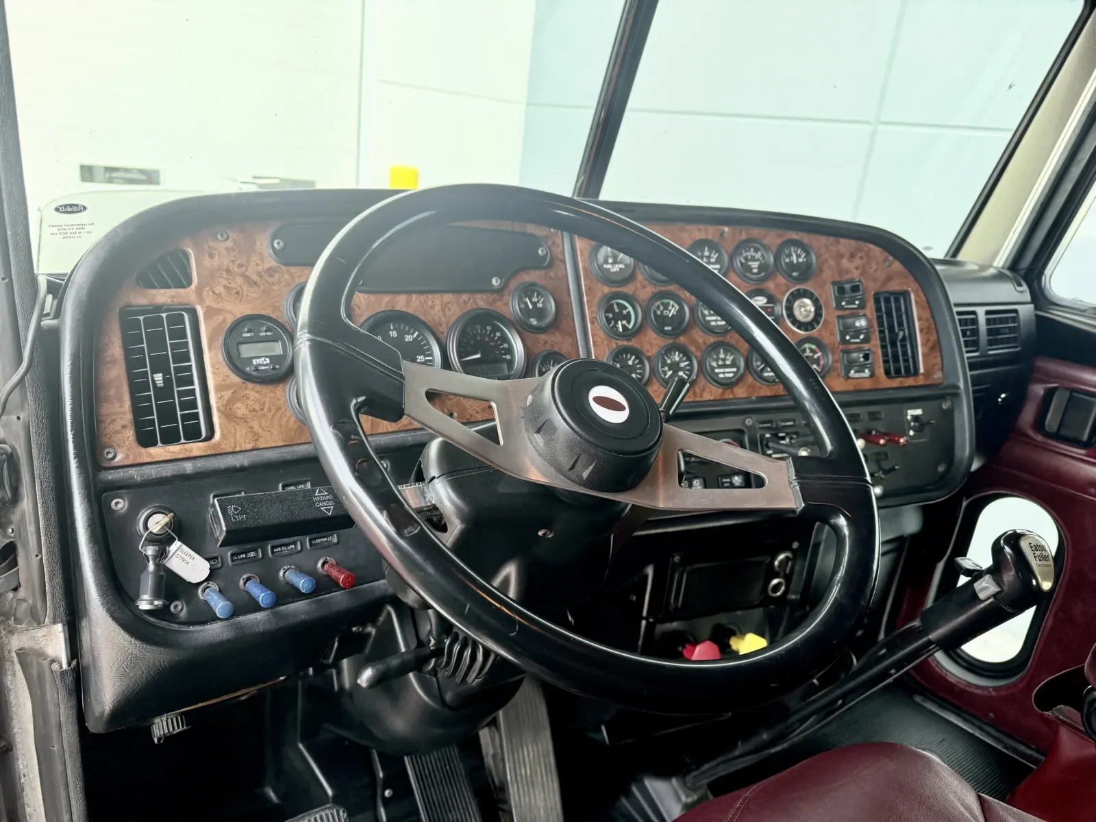 2002 Peterbilt 379 in New Lenox, IL — photo 14