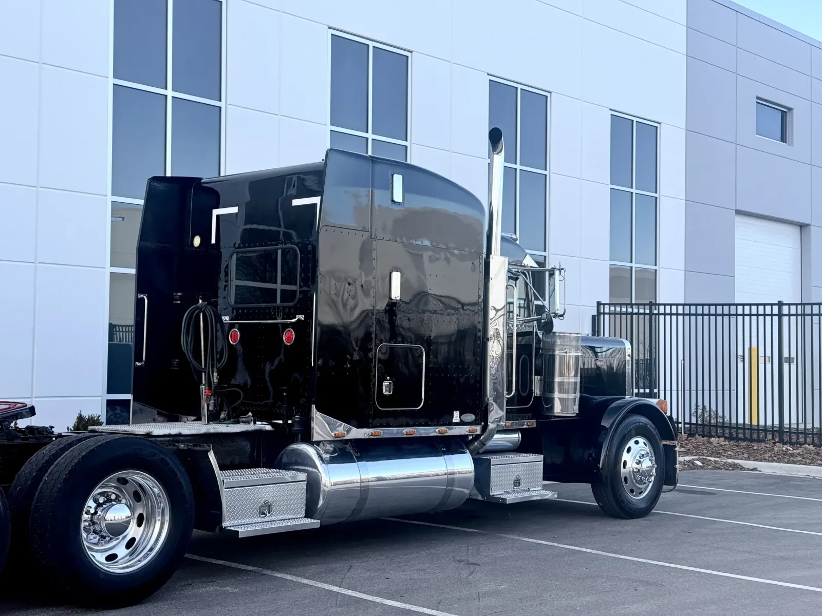 2002 Peterbilt 379 in New Lenox, IL — photo 7