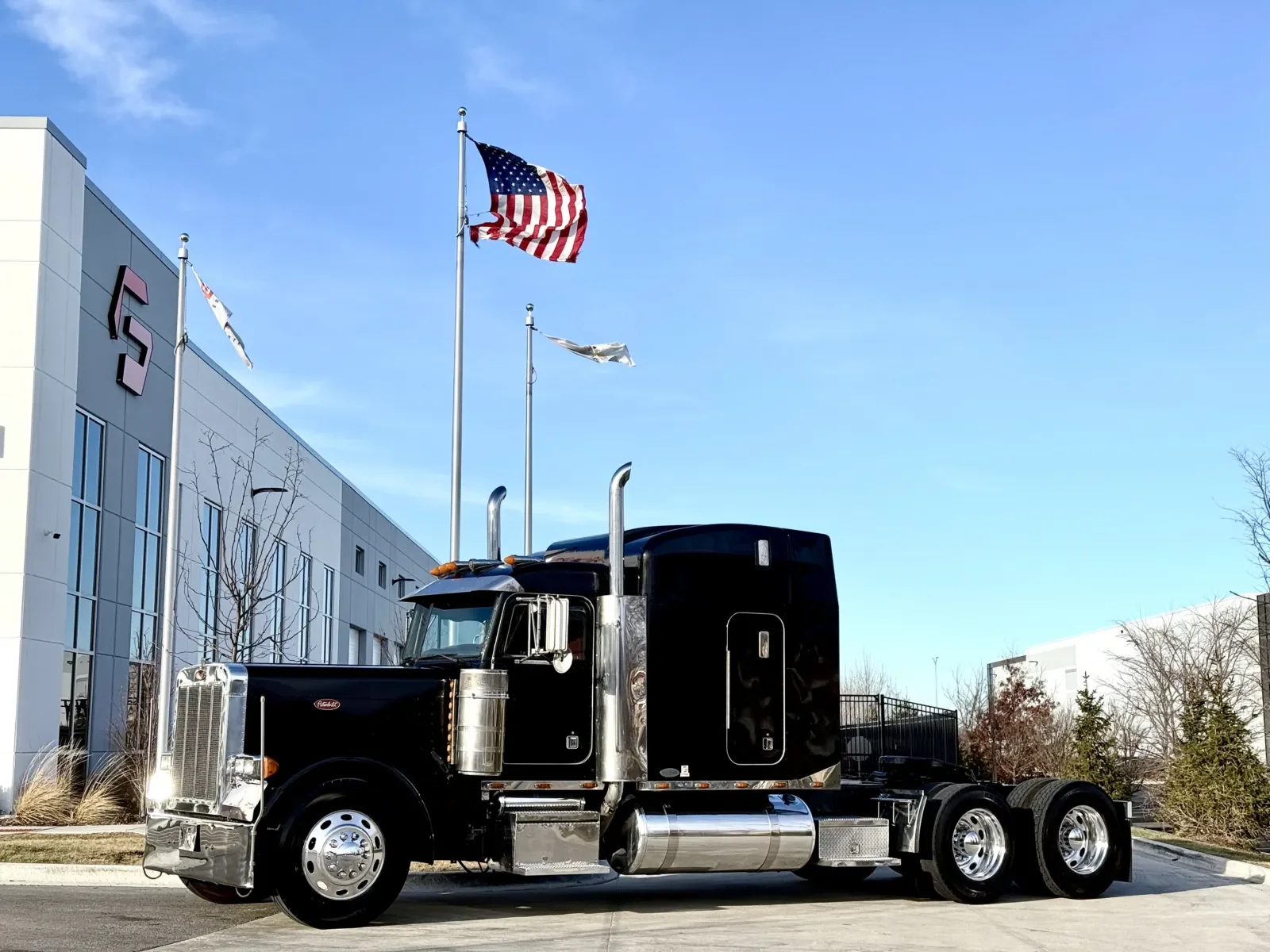 2002 Peterbilt 379 in New Lenox, IL