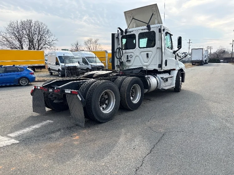 2019 Freightliner Cascadia in Mebane, NC — photo 7