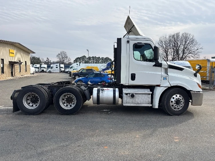 2019 Freightliner Cascadia in Mebane, NC — photo 8