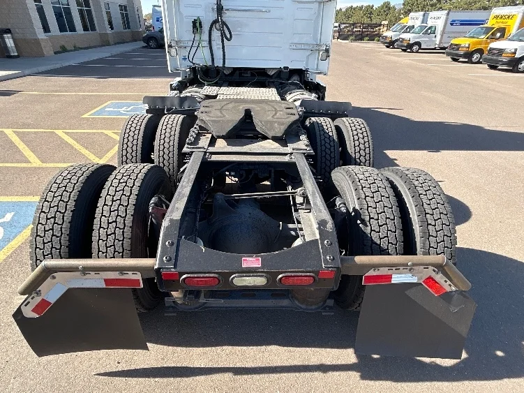 2021 Volvo VNR 640 in Phoenix, AZ — photo 6