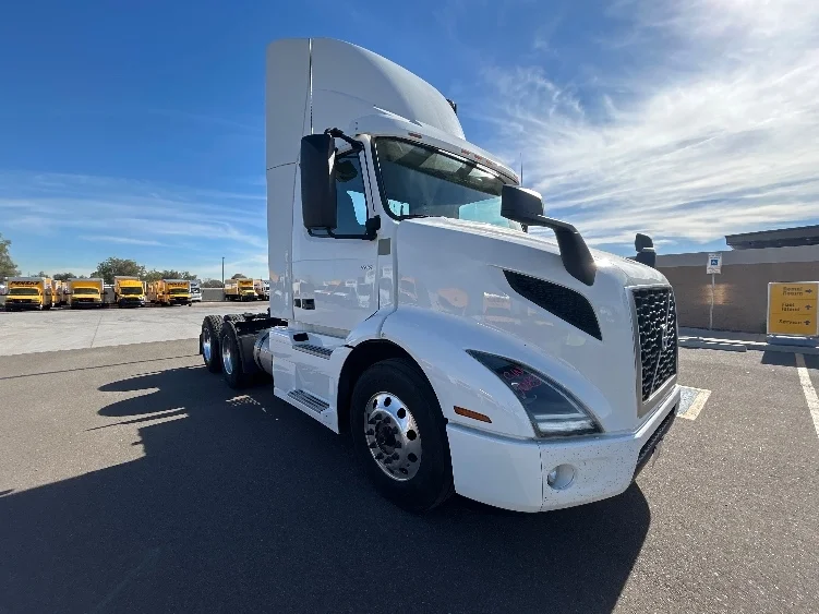 2021 Volvo VNR 640 in Phoenix, AZ