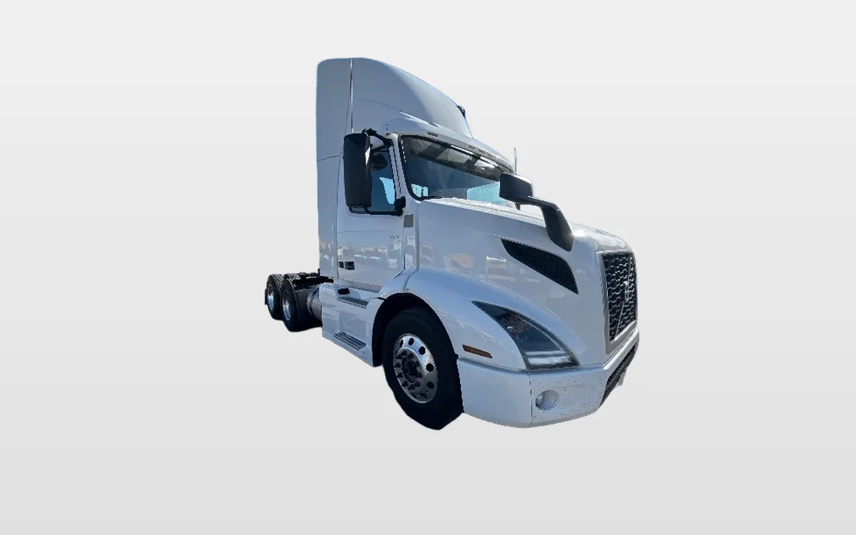 2021 Volvo VNR 640 - image 1