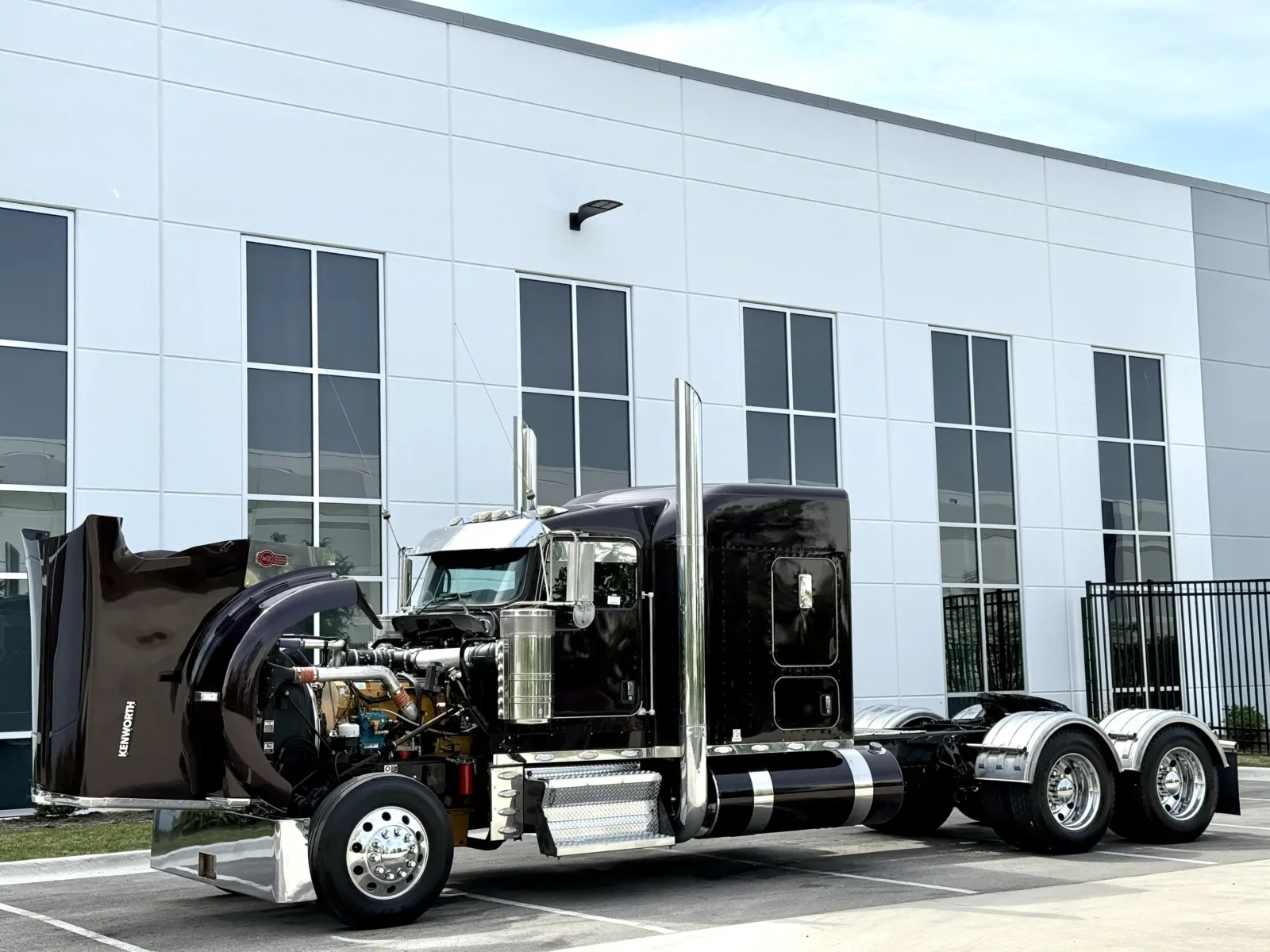 2018 Kenworth W900 in New Lenox, IL — photo 10