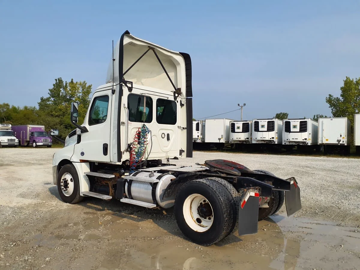 2019 Freightliner Cascadia in Indianapolis, IN — photo 6