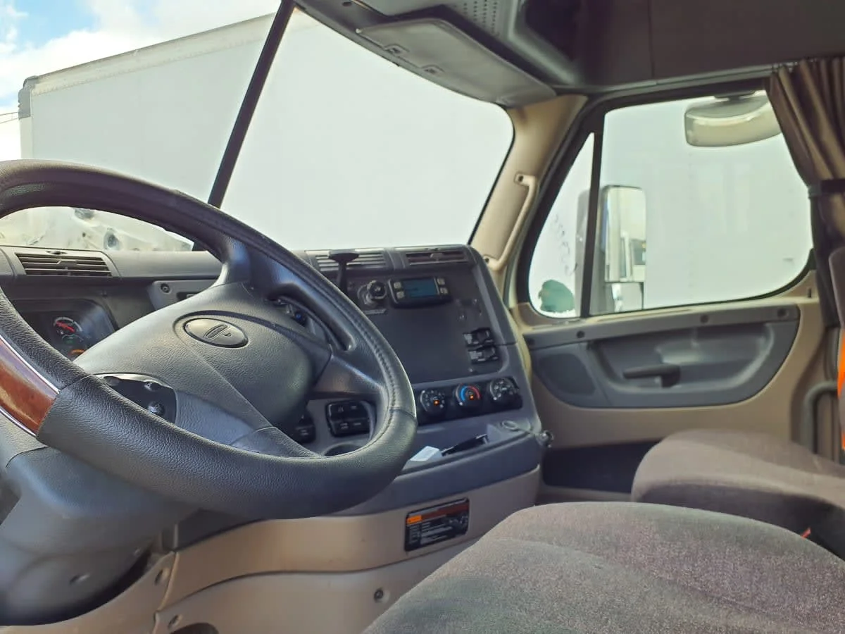 2017 Freightliner Cascadia - image 7