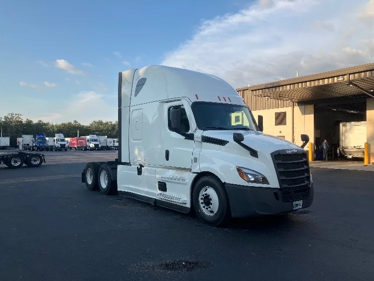 2020 Freightliner Cascadia in Tampa, FL