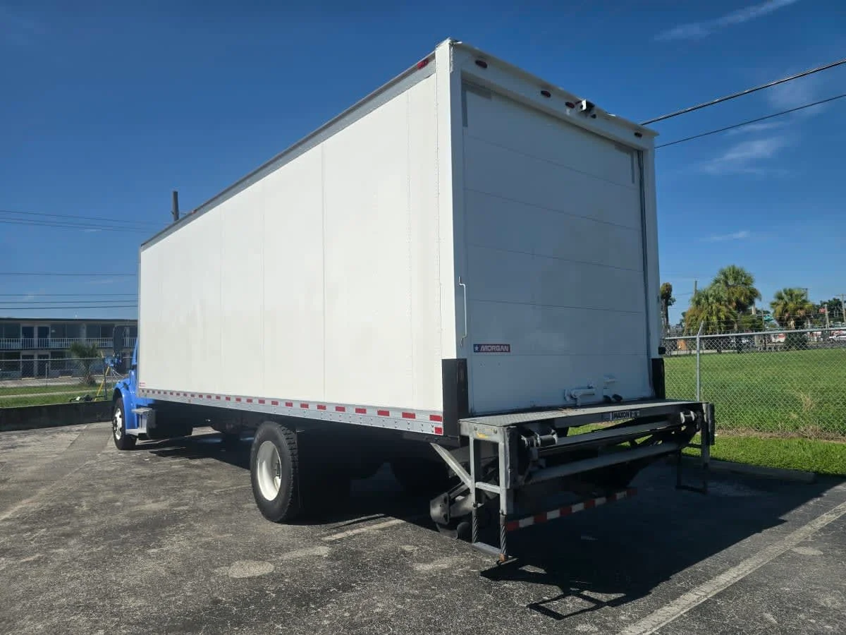 2019 Freightliner M2 106 in Tampa, FL — photo 4