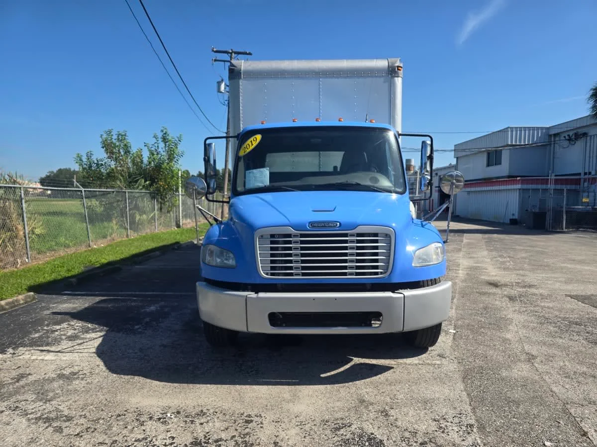2019 Freightliner M2 106 in Tampa, FL — photo 2