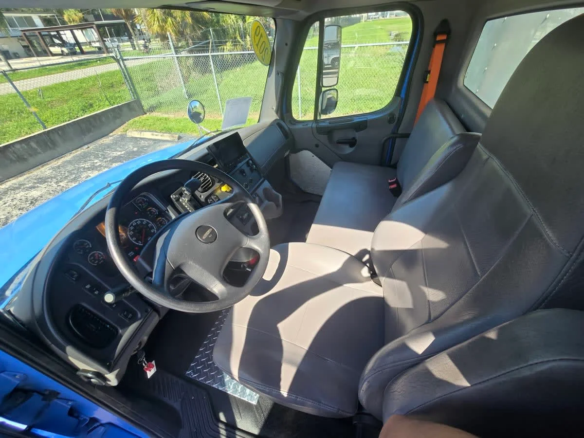 2019 Freightliner M2 106 in Tampa, FL — photo 7
